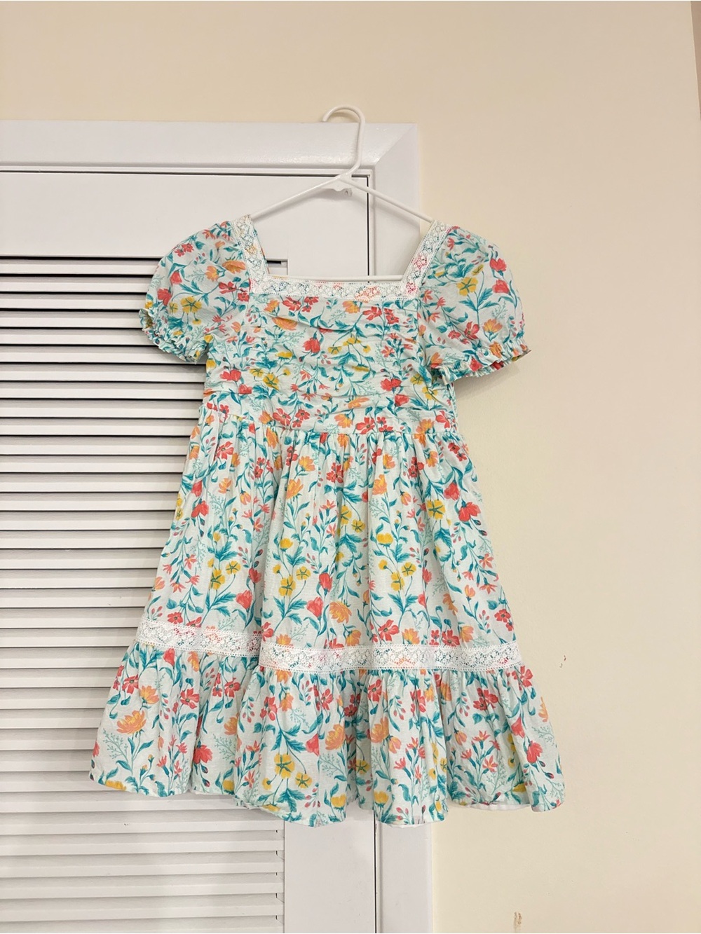 Ette Vee Girls Floral Puff-Sleeve Dress in Multi-Color